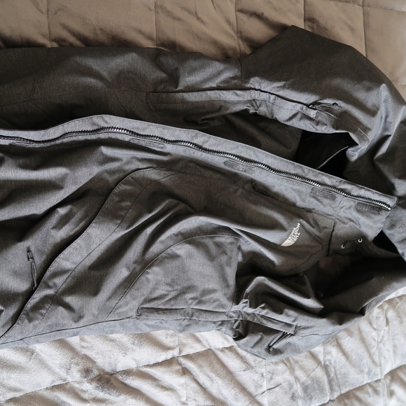 North face winter coat - Picture 5 of 8